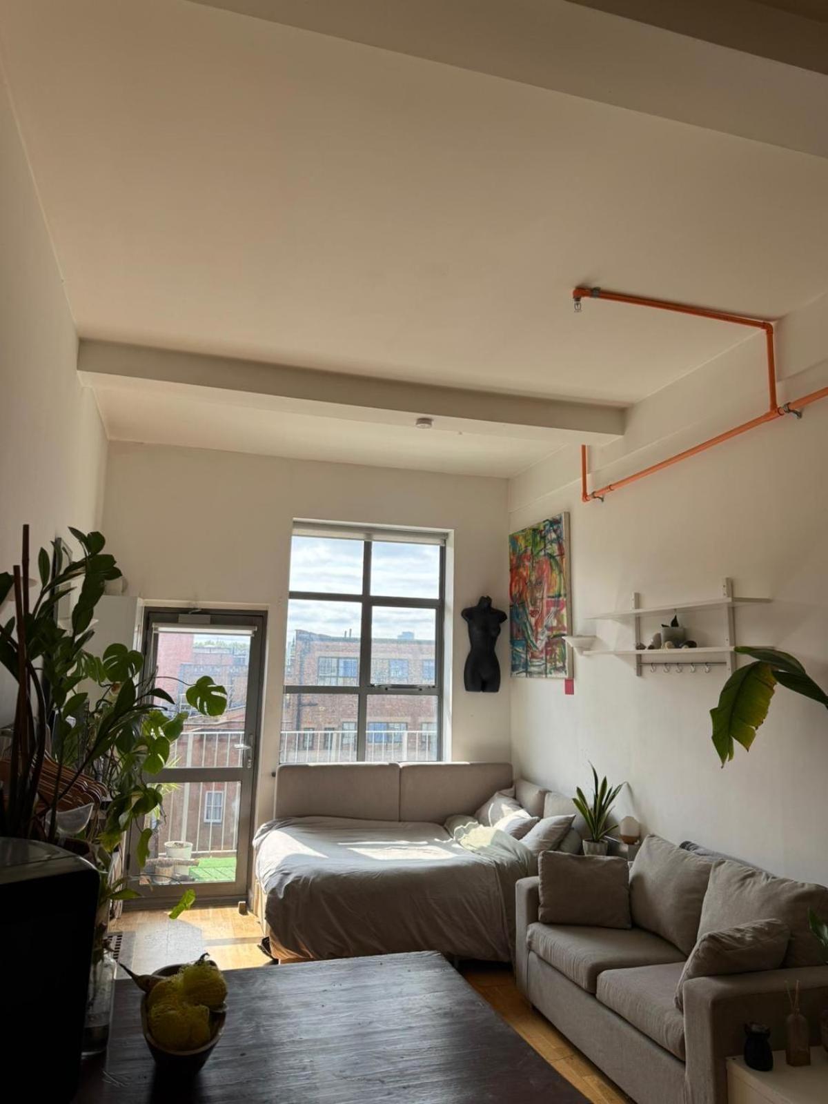 Cosy Private Room With Shared Bathroom Facilities Лондон Екстериор снимка